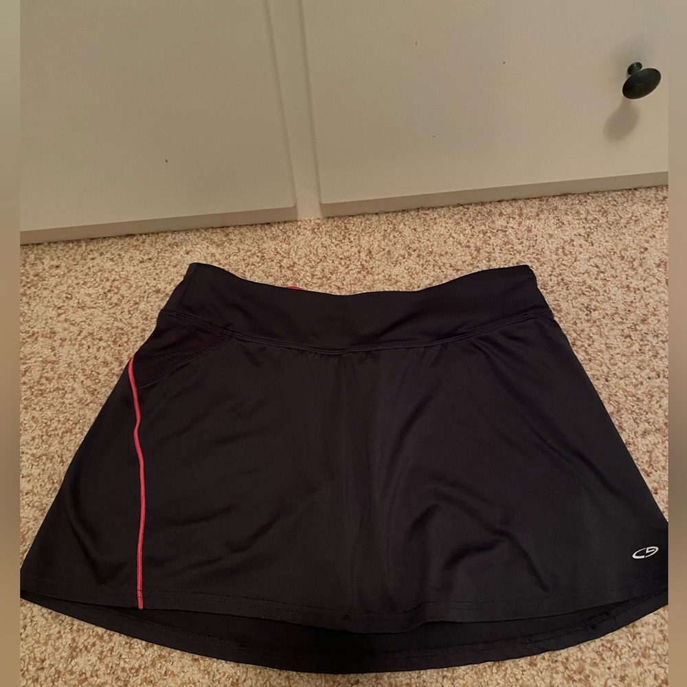 Women’s Champion athletic skirt with built in shorts | Size M
